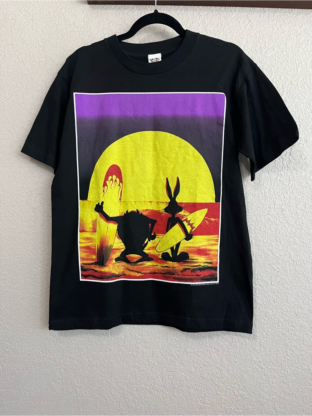 VTG 1997 Looney Tunes Bugs Bunny Taz Surf Graphic T-Shirt Medium - Picture 2 of 12